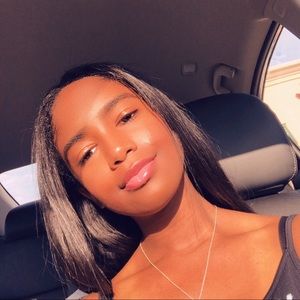 Meet your Posher, Ayla